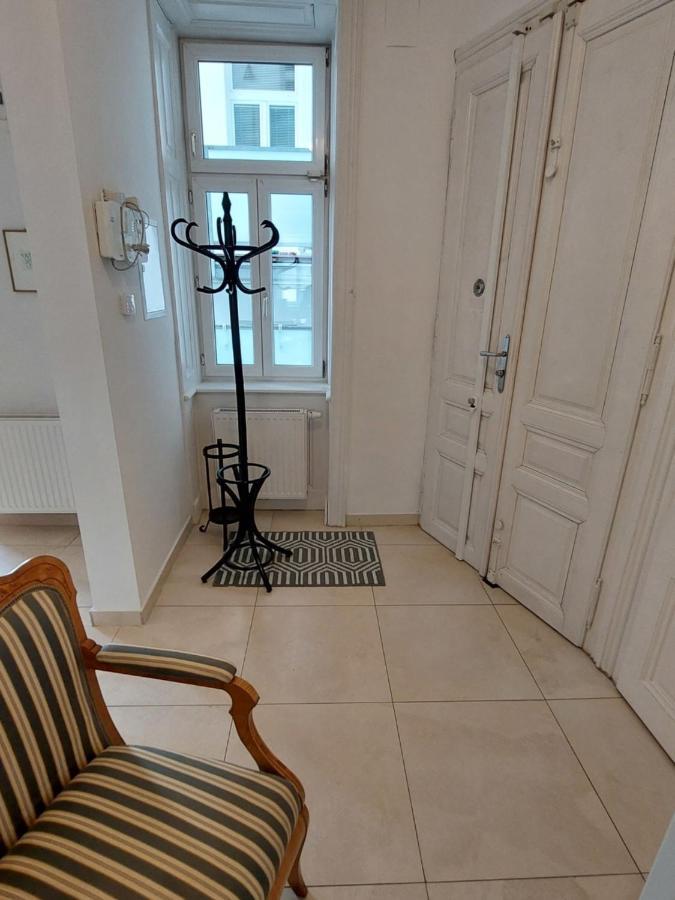 Apartment Am Sobieskiplatz By Interhome Vienna Luaran gambar